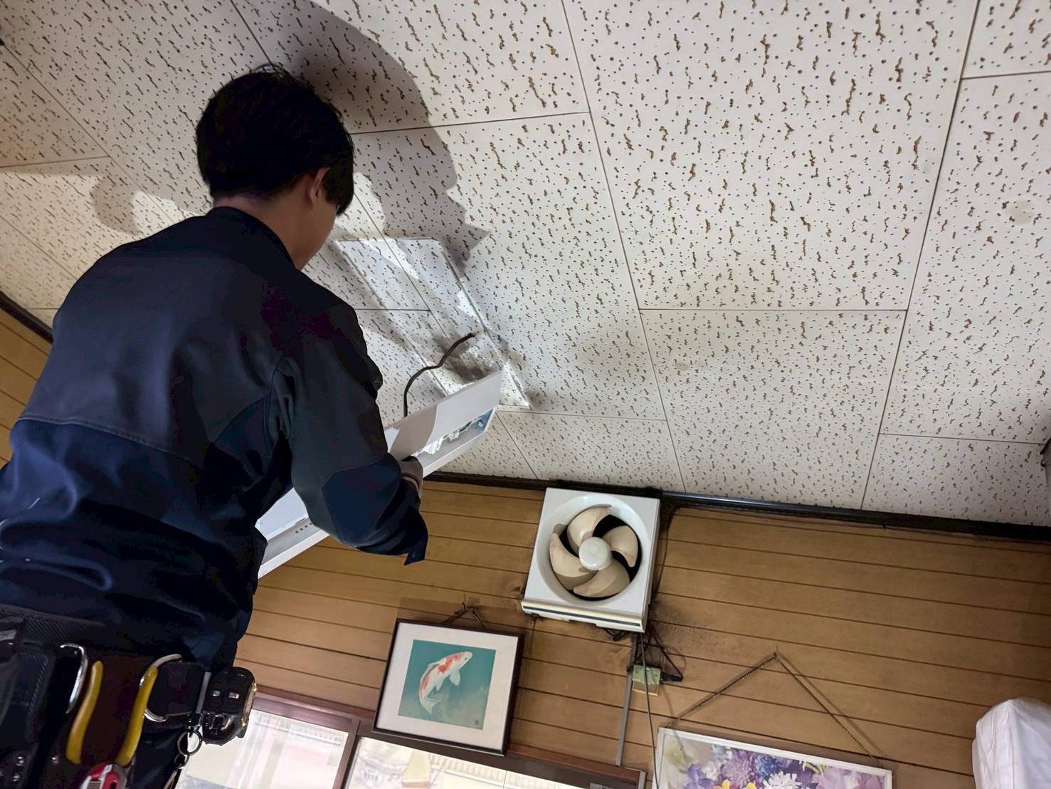 墨田区 電気工事 作業中の施工風景